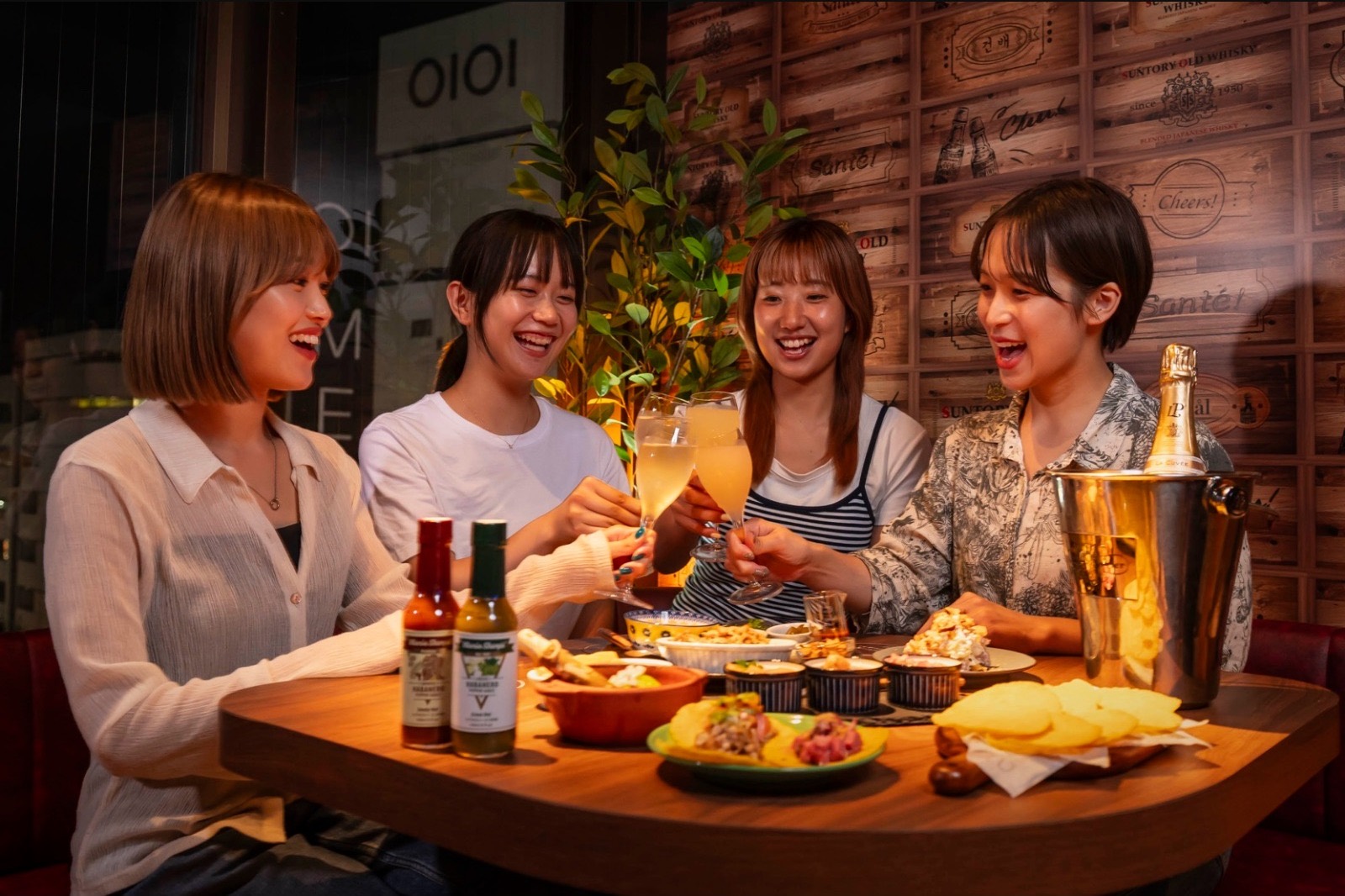 女子会で乾杯